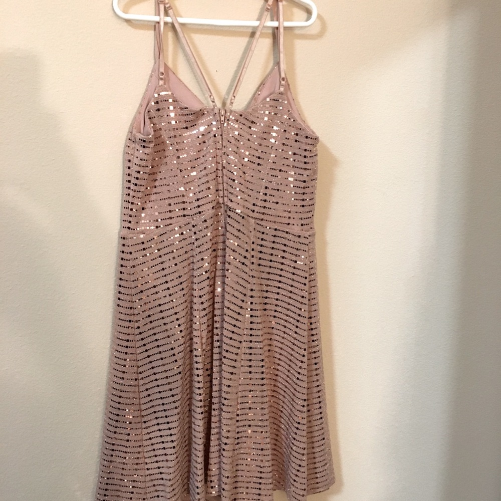 PROM/ Cocktail/ Cruise DRESS New Rose Gold Dress Size 7 Gorgeously Beautiful.